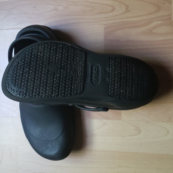 Water Proof Crocs - Picture 7 of 8